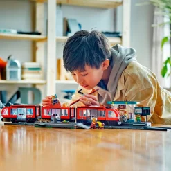 LEGO City 60423 Stadstram en Station Hot