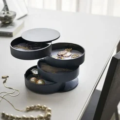 UNIQ draaibare ronde sieradendoos / organizer met 4 vakken - Zwart Outlet